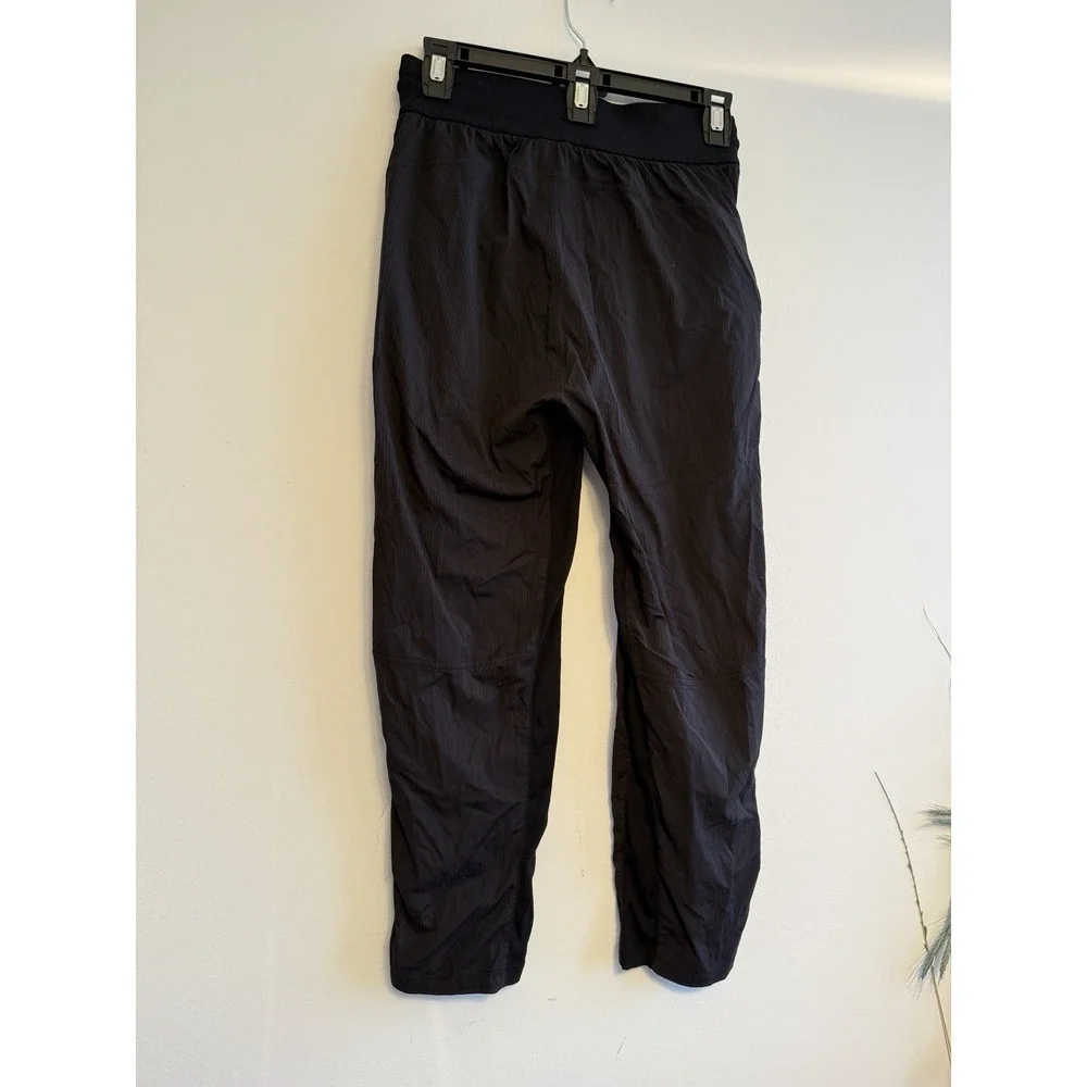Lululemon‎ Size 4 Dance Studio Mid-Rise Crop 25
